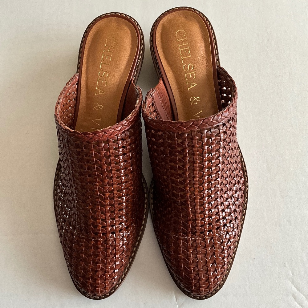Chelsea & Violet Auggie Woven Mule size 6.5